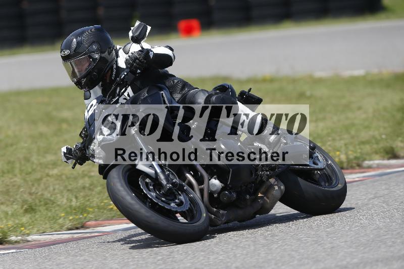 /27 12.06.2025 Ducati Schweiz Trackday Warmup  ADR/blau-bleu/12